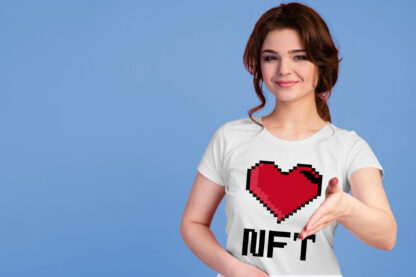 Camiseta love nft blanca