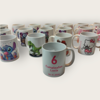 Muchas tazas personalizadas