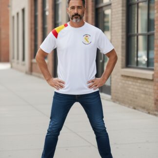Hombre con camiseta técnica guardia civil blanca